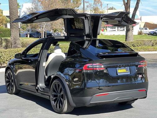 2022 Tesla Model X Plaid Tri Motor All-Wheel Drive