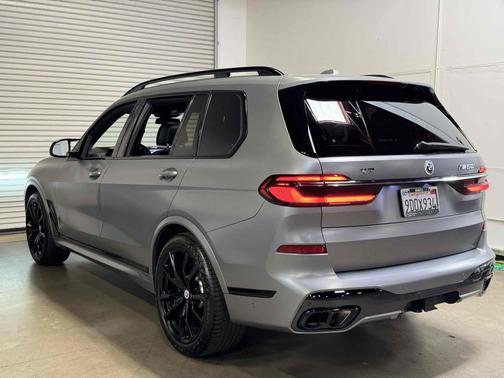 Frozen Pure Grey Metallic 2023 BMW X7 M60i