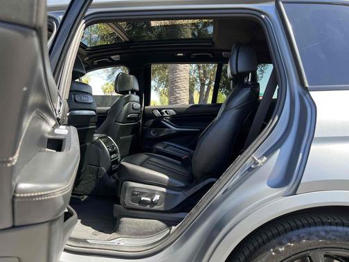 2023 BMW X7 M60i
