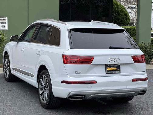 2019 Audi Q7 45 Premium Plus