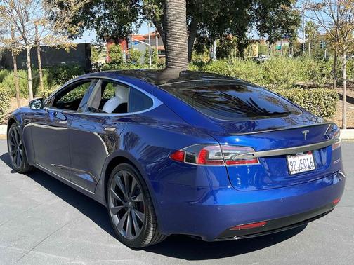 2020 Tesla Model S Performance