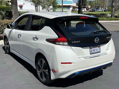 Pearl White 2018 Nissan Leaf SV