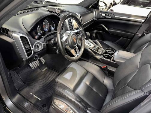 2016 Porsche Cayenne GTS
