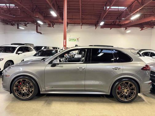 2016 Porsche Cayenne GTS