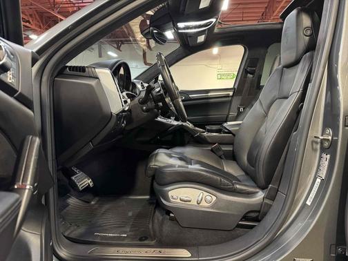 2016 Porsche Cayenne GTS