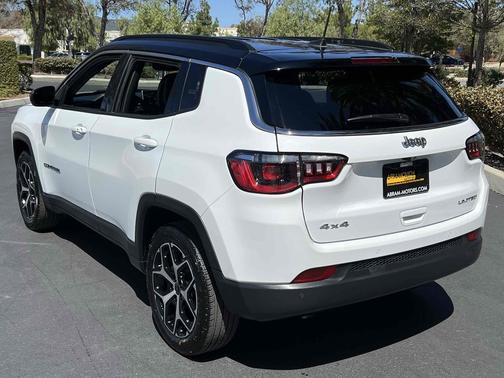 Bright White Clearcoat 2025 Jeep Compass Limited