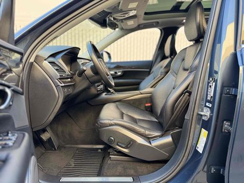 2019 Volvo XC90 T6 Momentum