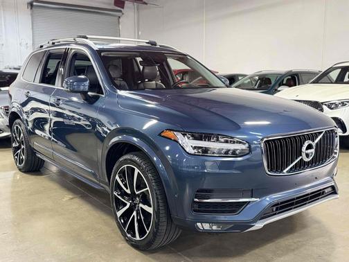 2019 Volvo XC90 T6 Momentum