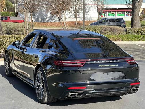 2019 Porsche Panamera Turbo S Executive