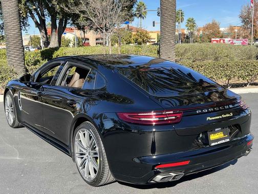 2019 Porsche Panamera Turbo S Executive