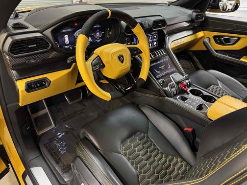 2021 Lamborghini Urus - NAVI - KEYLESS START - HEADS-UP DISPLAY