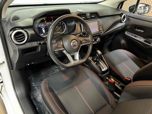 Aspen White TriCoat Pearl 2020 Nissan Versa 1.6 S