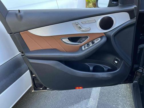 Black 2022 Mercedes-Benz GLC 300 Base