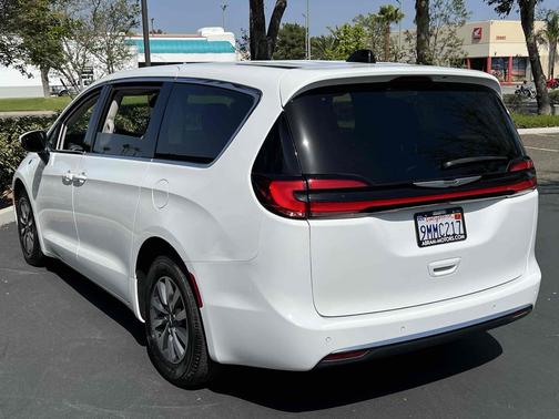 2023 Chrysler Pacifica Hybrid Touring L