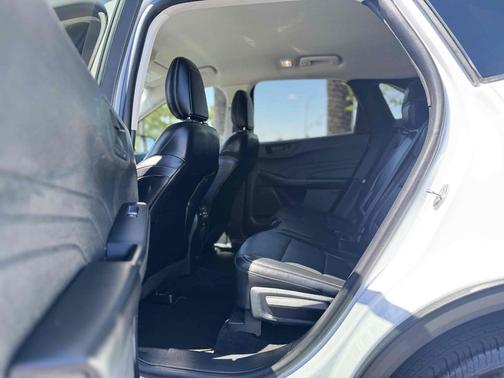 Oxford White 2022 Ford Escape SE