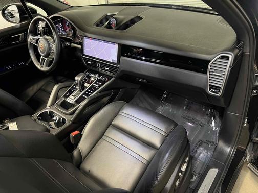 Jet Black Metallic 2019 Porsche Cayenne Cayenne