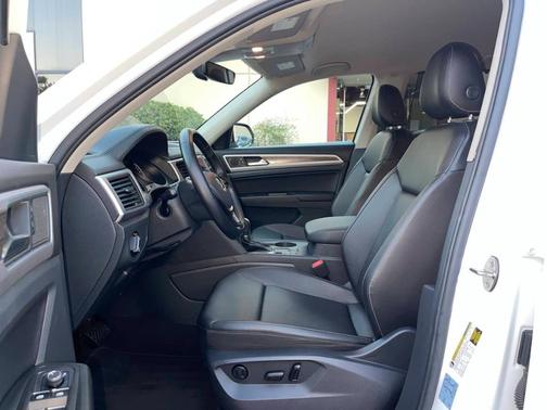 Photo 4 of 57 of 2018 Volkswagen Atlas 3.6L SE w/Technology