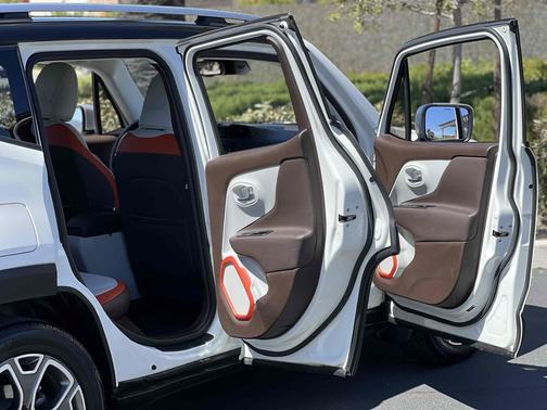 Alpine White 2017 Jeep Renegade Limited