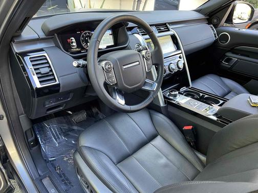 Silicon Silver Premium Metallic 2018 Land Rover Discovery HSE