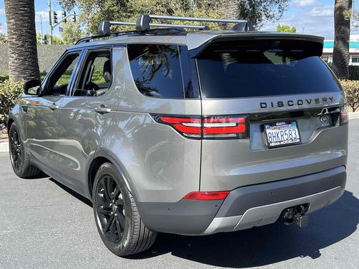 Silicon Silver Premium Metallic 2018 Land Rover Discovery HSE