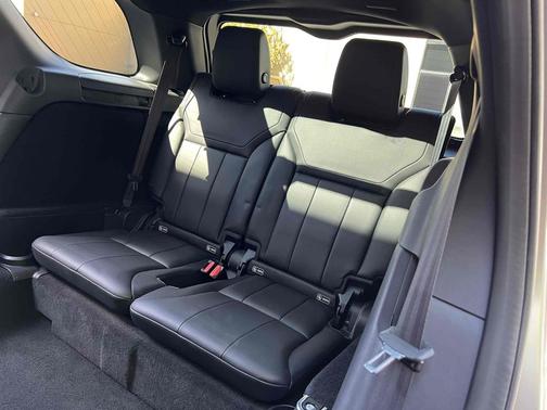 Silicon Silver Premium Metallic 2018 Land Rover Discovery HSE