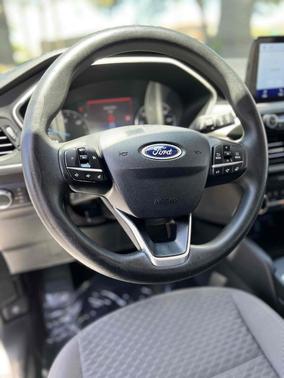 Star White Metallic Tri-Coat 2022 Ford Escape SEL