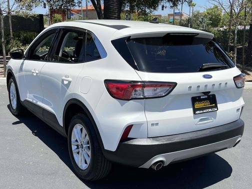 Star White Metallic Tri-Coat 2022 Ford Escape SEL