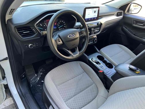 Star White Metallic Tri-Coat 2022 Ford Escape SEL