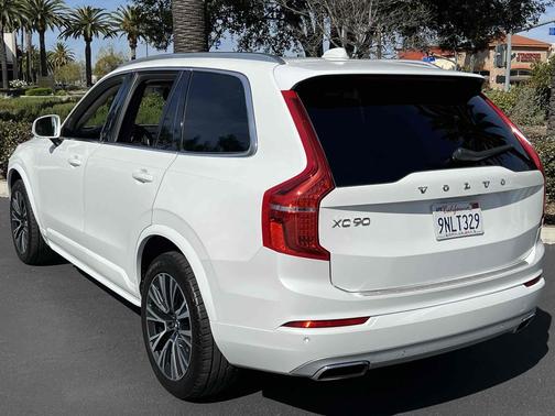 2021 Volvo XC90 T5 Momentum