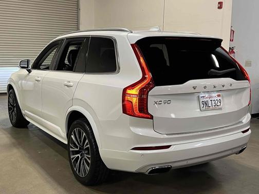 2021 Volvo XC90 T5 Momentum