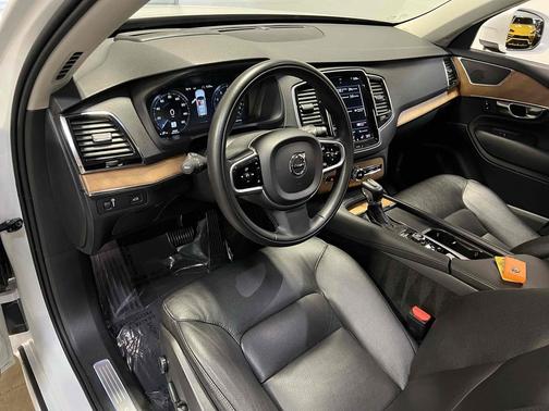 2021 Volvo XC90 T5 Momentum
