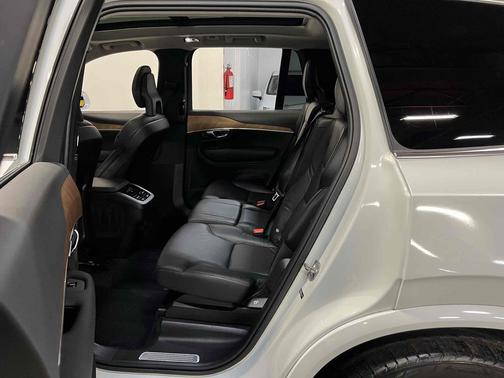 2021 Volvo XC90 T5 Momentum