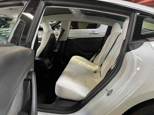 Pearl White Multi-Coat 2023 Tesla Model 3 Standard Range