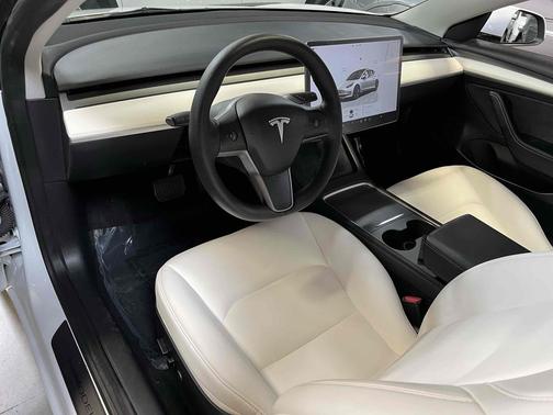 Pearl White Multi-Coat 2023 Tesla Model 3 Standard Range