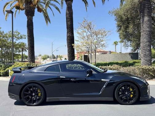 Jet Black Pearl 2014 Nissan GT-R Premium