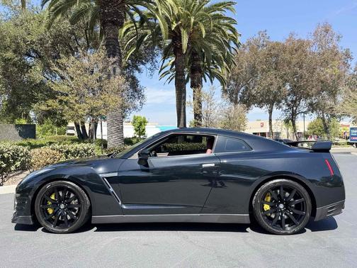 Jet Black Pearl 2014 Nissan GT-R Premium