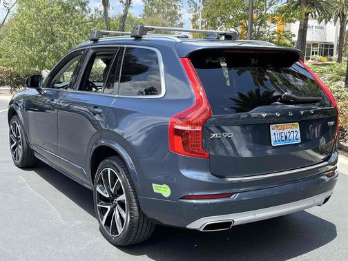 Denim Blue Metallic 2020 Volvo XC90 Hybrid T8 Momentum 7 Passenger