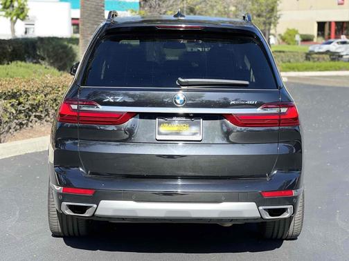 Black Sapphire Metallic 2022 BMW X7 xDrive40i