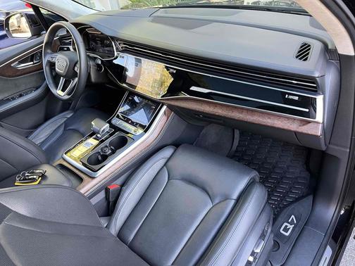 Orca Black Metallic 2020 Audi Q7 55 Prestige