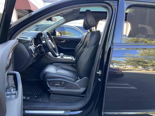 Orca Black Metallic 2020 Audi Q7 55 Prestige