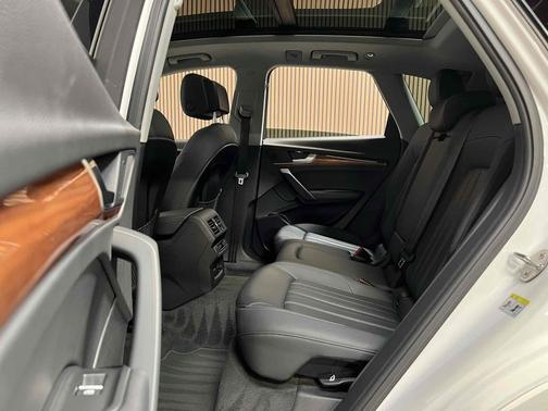Ibis White 2021 Audi Q5 Premium 55 TFSI e quattro S tronic