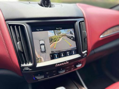 Nero 2019 Maserati Levante S GranLusso
