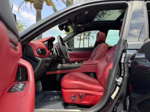 Grigio Maratea Metallescent 2019 Maserati Levante S GranLusso