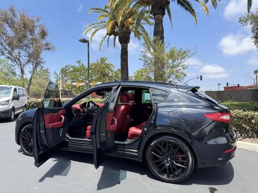 Grigio Maratea Metallescent 2019 Maserati Levante S GranLusso
