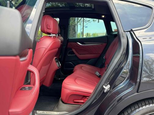 Grigio Maratea Metallescent 2019 Maserati Levante S GranLusso