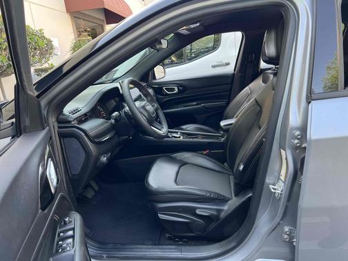 Billet Silver Metallic Clearcoat 2023 Jeep Compass Latitude