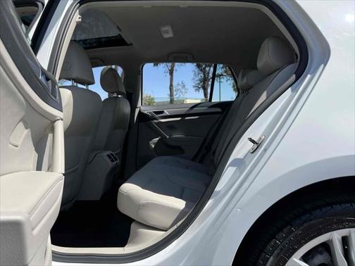 2015 Volkswagen Golf TDI S 4-Door