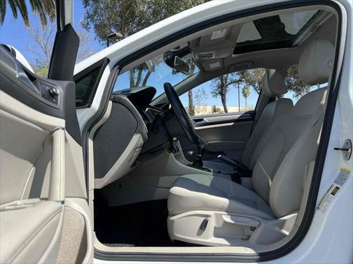 2015 Volkswagen Golf TDI S 4-Door