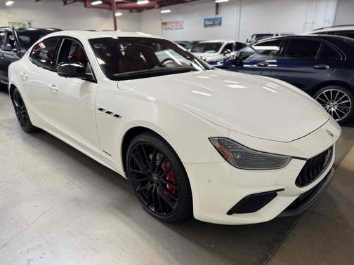 Bianco 2021 Maserati Ghibli S GranSport
