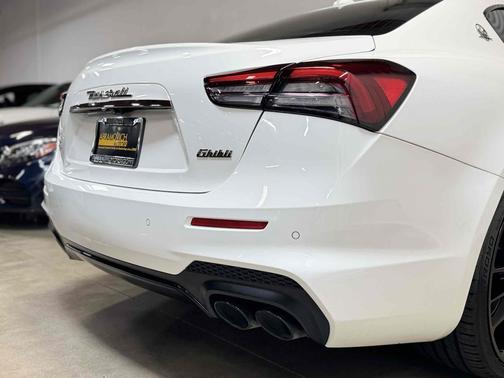 Bianco 2021 Maserati Ghibli S GranSport